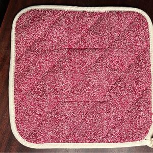 The Pampered Chef Red and cream oven pad Set (RETIRED) new with tags